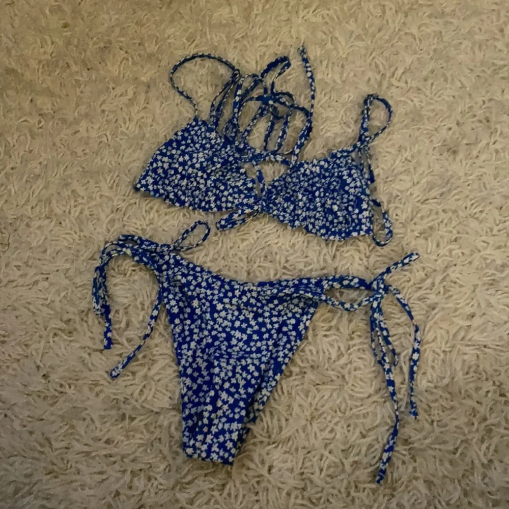 Floral tie front string bikini - Picture 10 of 10